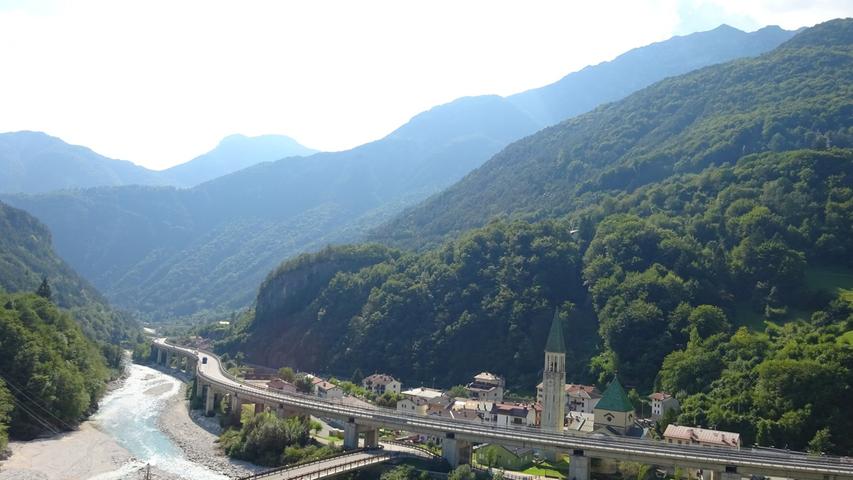 3000 Höhenmeter galt es auf dem Weg nach Triest zu überwinden. Für den erfahrenen Tourenradler kein Problem. Das Foto zeigt Pontebba bei Udine in Italien.