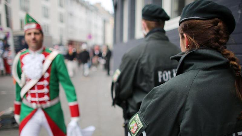 Beim diesjährigen Karneval könnte wesentlich mehr Polizei eingesetzt werden.