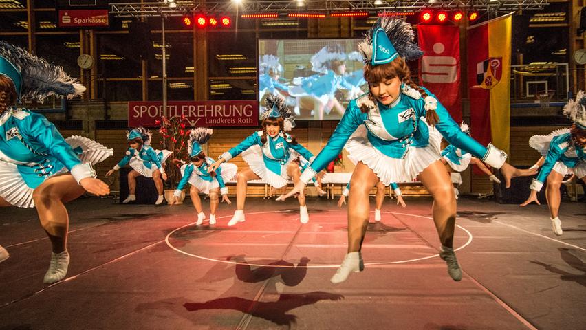 Die Junior-Garde des Rother Carneval Vereins stellte bei der Sportlerehrung ihre akrobatischen Künste vor.