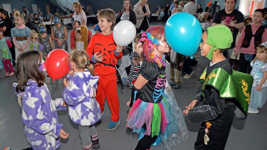 Kindermaskenball der Karnevalsgesellschaft Muggenesia