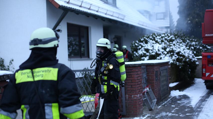 Feuer zerstört Erdgeschoss eines Nürnberger Wohnhauses