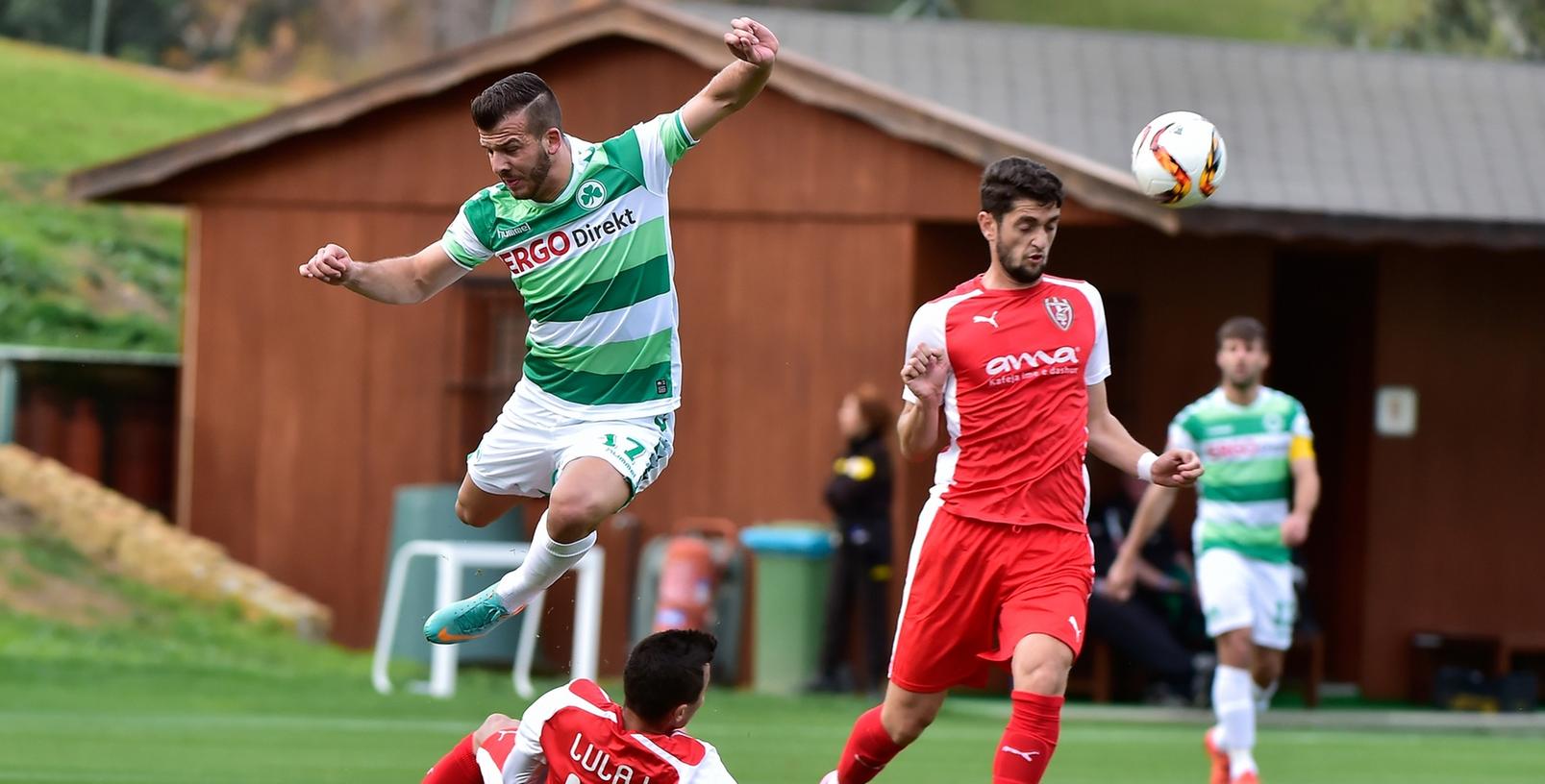 Zu Höhenflügen setzt die SpVgg Greuther Fürth in ihren Testspielen in Spanien bislang nur ungewollt an. Zu Höhenflügen setzt die SpVgg Greuther Fürth in ihren Testspielen in Spanien bislang nur ungewollt an.