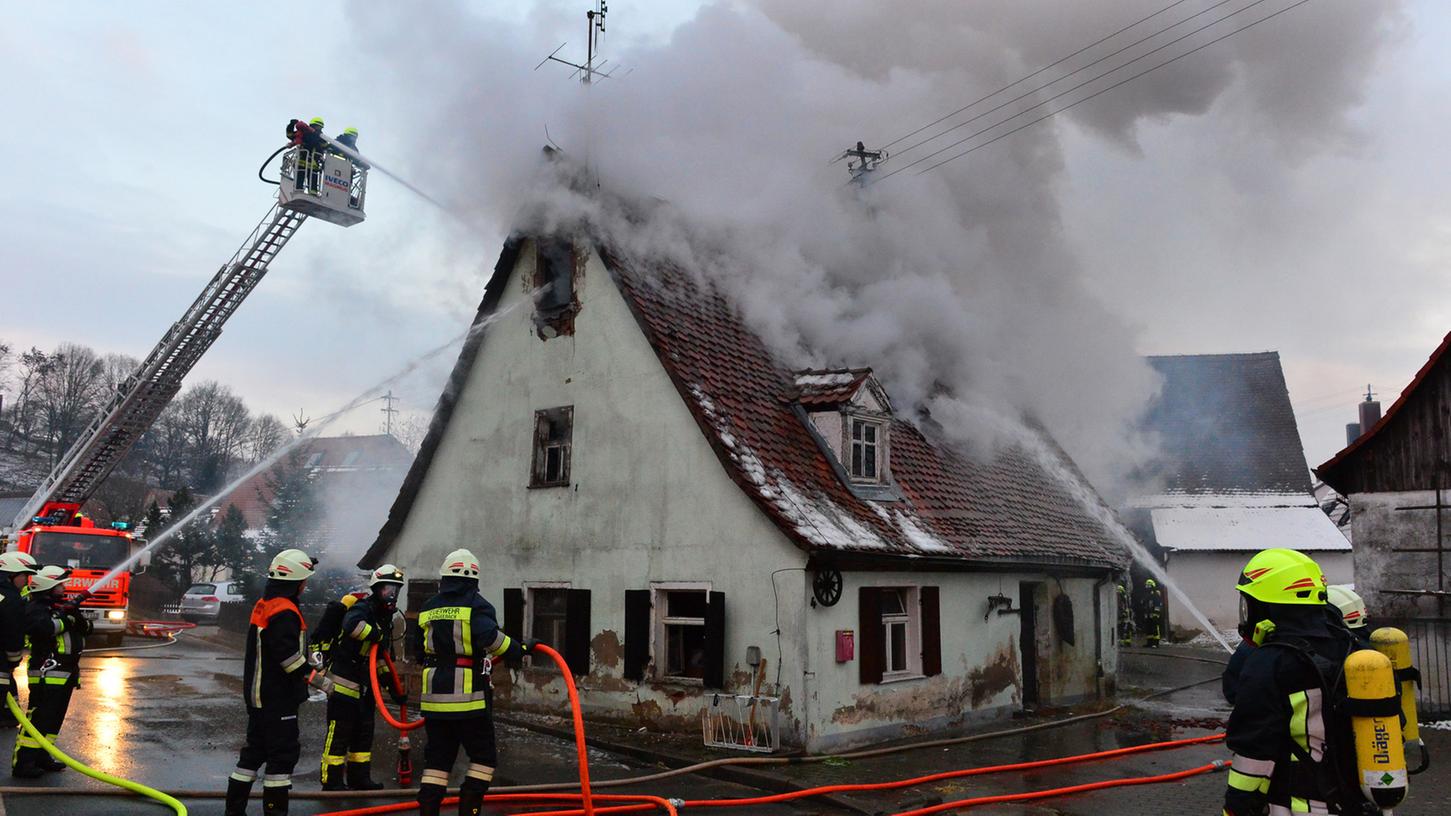 Der Brand hielt mehrere Feuerwehren in Atem.