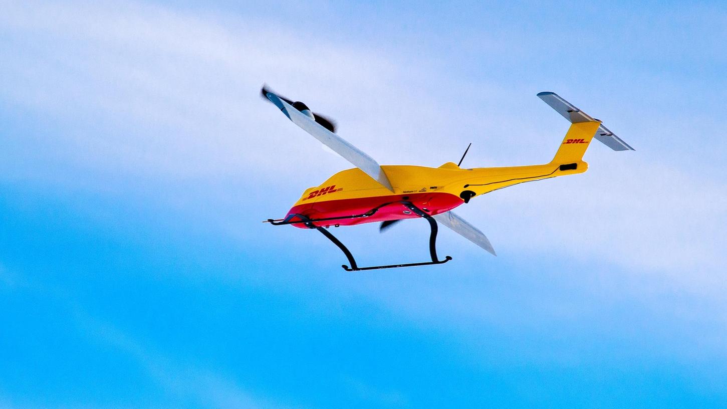 Diese Drohne von DHL soll künftig entlegene Gebiet mit Pakete beliefern. Eine Testphase in den Alpen läuft gerade.