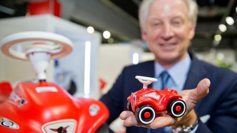 Der Vorstandsvorsitzende der Simba Dickie Group, Michael Sieber, hofft in den nächsten fünf Jahren auf kräftige Umsatzsteigerungen. Der Vorstandsvorsitzende der Simba Dickie Group, Michael Sieber, hofft in den nächsten fünf Jahren auf kräftige Umsatzsteigerungen.