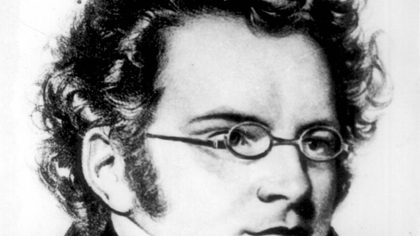 Der Klassik-Dauerbrenner "Ave Maria" von Franz Schubert hat heuer einen ganz großen Sprung nach oben gemacht - und zwar auf den ersten Platz. Vermutlich nicht zuletzt wegen der bewegenden Trauerfeier zur Bestattung des Altkanzlers Helmut Kohl am 1. Juli 2017. Hier wurde das Stück allerdings in der Version von Sergei Rechmaninow gespielt.