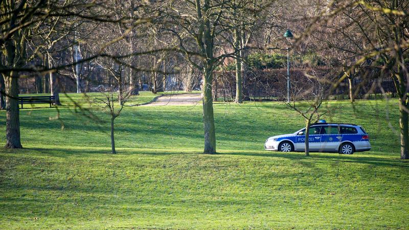 Die Polizei ermittelt in den einzelnen Fällen. Die Beamten waren dabei - wie hier auf diesem Symbolbild dargestellt wird - verstärkt im Landkreis unterwegs.