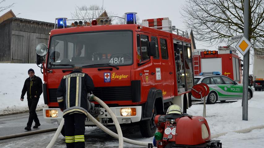 Großeinsatz: Kfz-Werkstatt in Schnufenhofen ausgebrannt