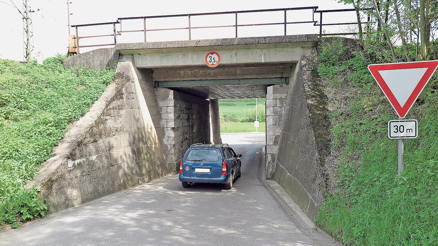 Bleibt die Bahn-Unterführung in Gstadt, wo sie ist?