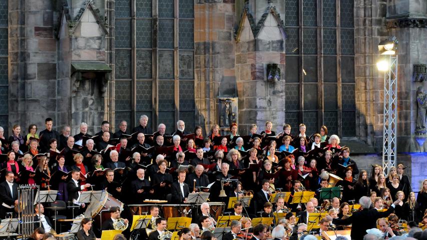 Sie gestalten ganz bewusst die hohen kirchlichen Feiertage wie Karfreitag, Pfingsten oder Weihnachten: Die Sebalder Kantorei und das Nürnberger Bach-Orchester unter Leitung von Bernhard Buttmann.
