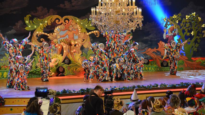 Allersberger Minihexen tanzen in Veitshöchheim über die Fernseh-Bühne