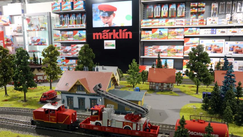 Riesen-Puzzles und Mini-Eisenbahnen: Neues von der Spielwarenmesse