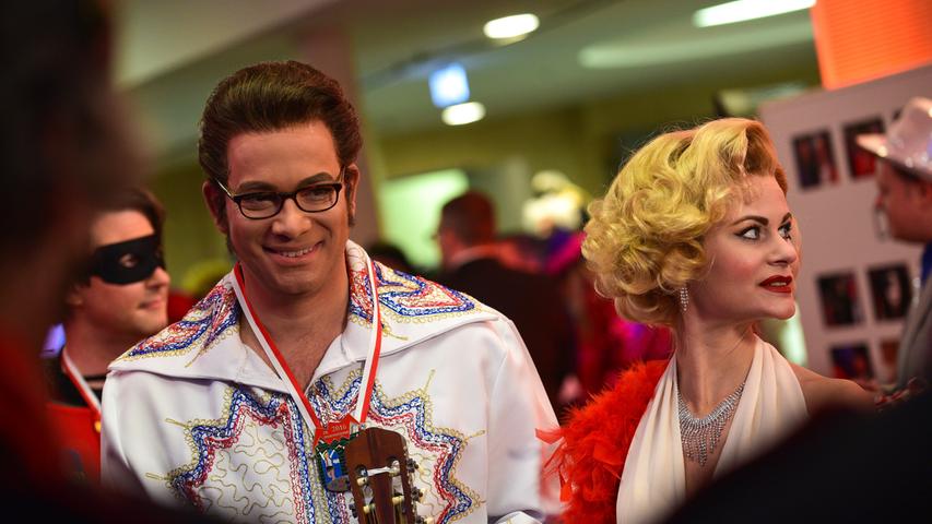 Ein homogenes Duo stellten auch SPD-Landesvorsitzender Florian Pronold samt Begleitung dar: Gemeinsam schlüpften sie 2016 in die Rollen von Elvis Presley und Marilyn Monroe.