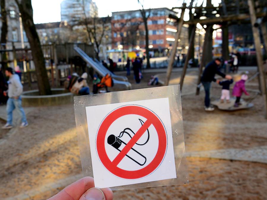 Zigaretten Auf Spielplatzen Rauchverbot Wird Oft Ignoriert Furth Nordbayern De