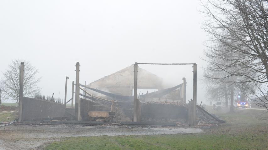 In Velburg, Ortsteil Günching, ist in den frühen Morgenstunden eine Feldscheune ausgebrannt.