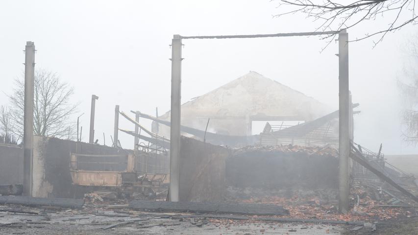 In Velburg, Ortsteil Günching, ist in den frühen Morgenstunden eine Feldscheune ausgebrannt.