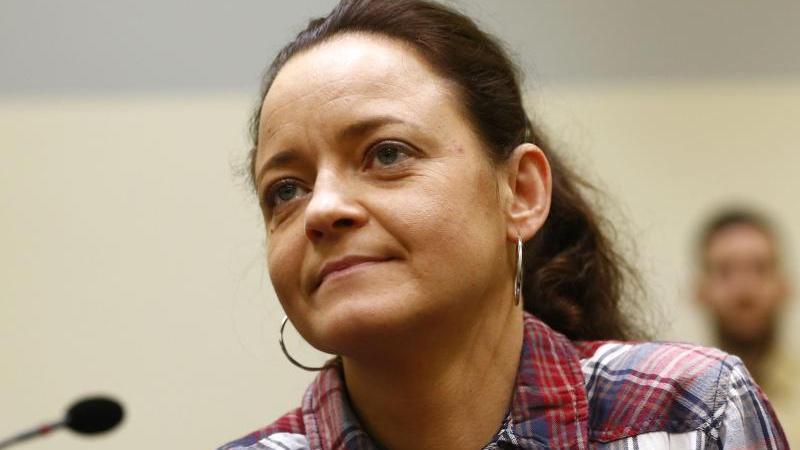 Vor dem Oberlandesgericht wurde der Prozess um die Morde und Terroranschläge des "Nationalsozialistischen Untergrunds" (NSU) mit einer Aussage der Angeklagten fortgesetzt. Vor dem Oberlandesgericht wurde der Prozess um die Morde und Terroranschläge des "Nationalsozialistischen Untergrunds" (NSU) mit einer Aussage der Angeklagten fortgesetzt.
