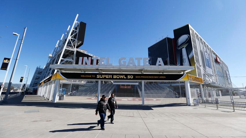 Gespielt wird in einer nahezu brandneuen Arena. Im Levi's Stadium zu Santa Clara sind die San Francisco 49ers beheimatet, eröffnet wurde das Stadion aber 2014 mit einem Fußballspiel der nordamerikanischen Profi-Liga MLS. Der Bau kostete 1,2 Milliarden US-Dollar, das Fassungsvermögen beträgt bis zu 75.000 Zuschauer.