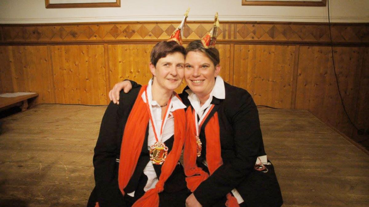 „Wir sind schon faschingsverrückt“: Gabriele Loos und Kathrin Kellner leiten erst seit einem halben Jahr die FG Närrschbruckia.