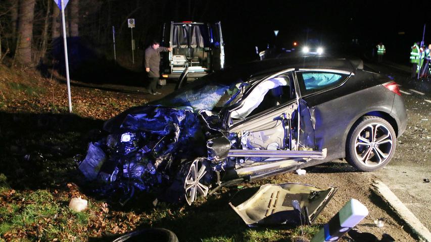 Kollision mit Lkw: Opel-Fahrer stirbt bei Rednitzhembach
