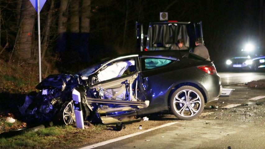 Kollision mit Lkw: Opel-Fahrer stirbt bei Rednitzhembach