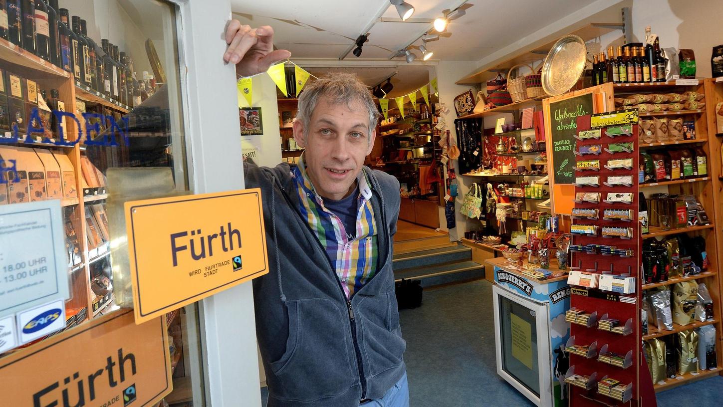 Viele Gastronomen und Händler in Fürth, wie Andreas Schneider und der Weltladen in der Königstraße, setzen auf faire Produkte. Die Stadt hat jetzt ihren Titel als Fairtrade-Stadt verteidigt.