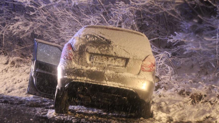Schwerer Unfall im dichten Schneetreiben bei Tirschenreuth
