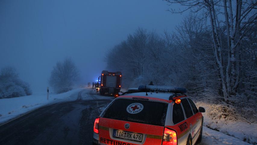 Schwerer Unfall im dichten Schneetreiben bei Tirschenreuth