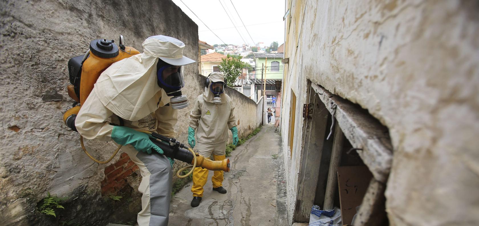 In vielen lateinamerikanischen Ländern läuft die Mückenbekämpfung auf Hochtouren. Der Virus breitet sich dennoch weiter aus.