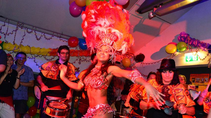 Samba-Sounds und heiße Rhythmen  beim Karibikfasching im  E-Werk
