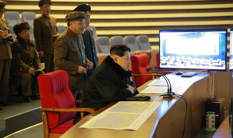 Der nordkoreanische Machthaber Kim Jong Un bei einem Raketentest.