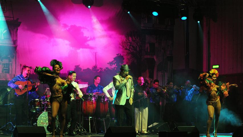 Son und Salsa, sehnsuchtsvolle Lieder und exotische Tänze: Ein paar Stunden lang verwandelte sich der Reitstadel am Samstag in das Herz Kubas.