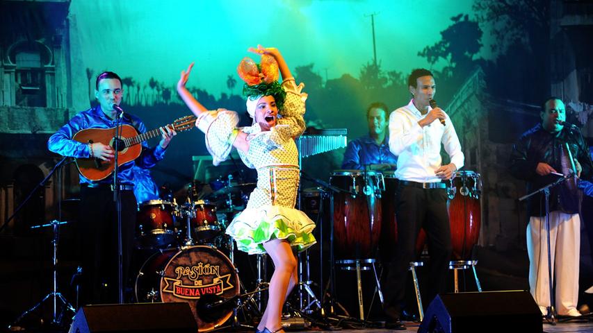 Son und Salsa, sehnsuchtsvolle Lieder und exotische Tänze: Ein paar Stunden lang verwandelte sich der Reitstadel am Samstag in das Herz Kubas.