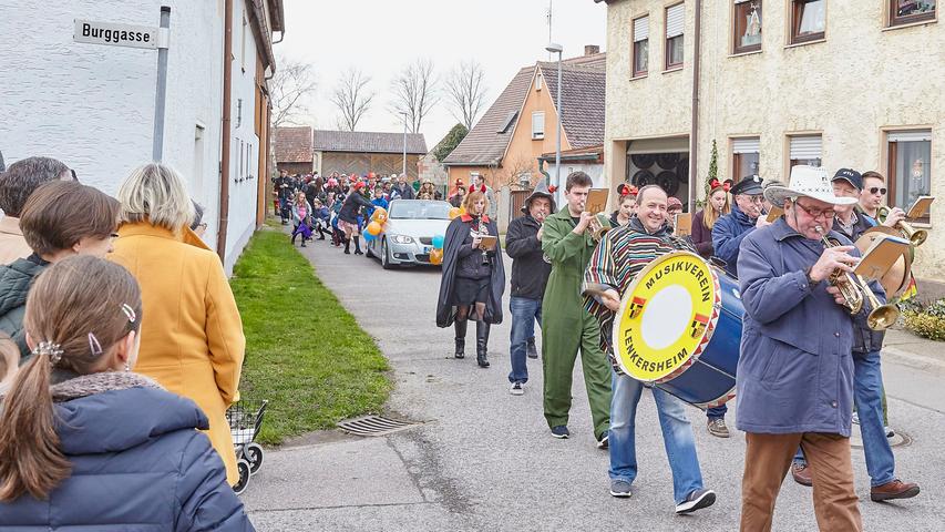 Kinderfaschingsumzug in Lenkersheim: Fleißige Bienchen und tapfere Krieger