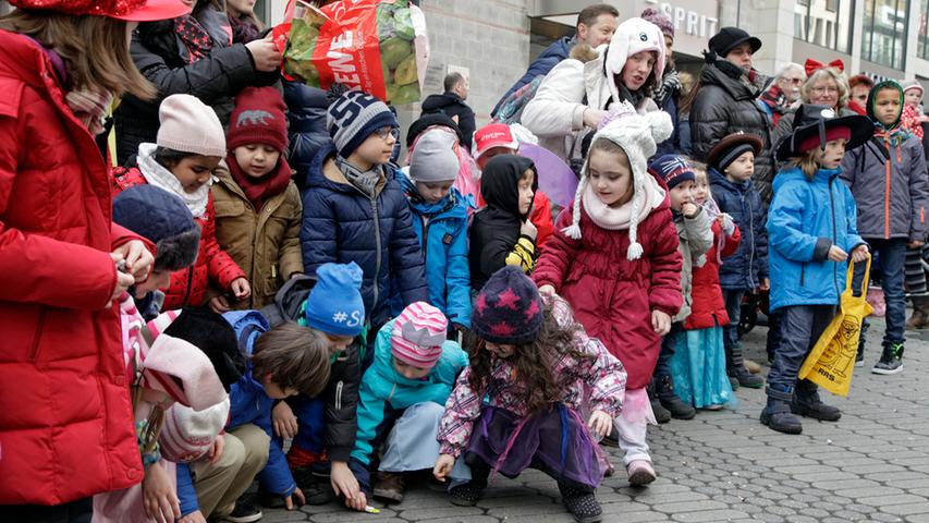 Nürnberger Kinderfaschingszug trotzt dem Regenwetter