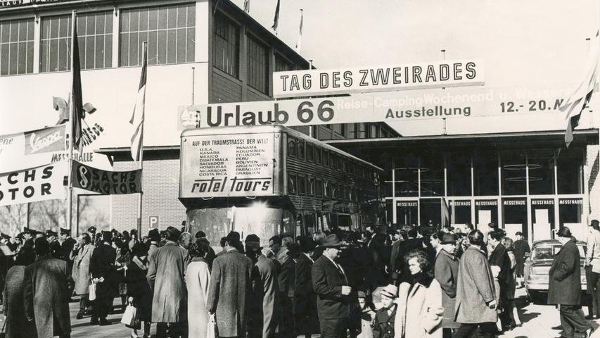 Der Andrang bei der "Urlaub 66" war groß. Am Wochenende kamen so viele Besucher, dass die Hallen am Berliner Platz zeitweise gesperrt wurden.