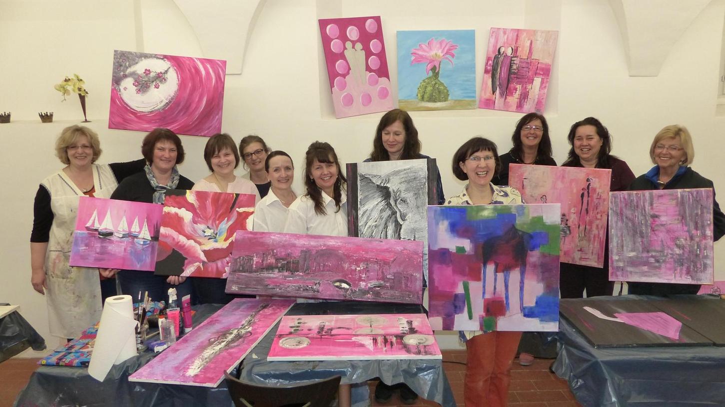 Pinke Kunstwerke im Kampf gegen den Krebs
