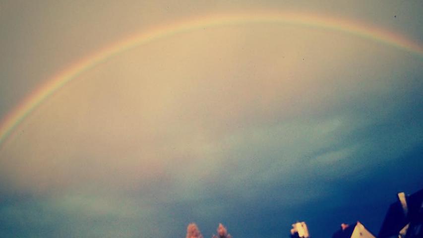 Dankeschön, Ilk Nur, für dieses Regenbogen-Foto.