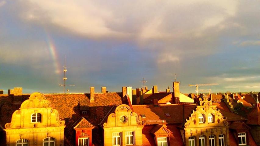 Regenbogen über schönen Altbauten - danke an Userin Manu Tom.