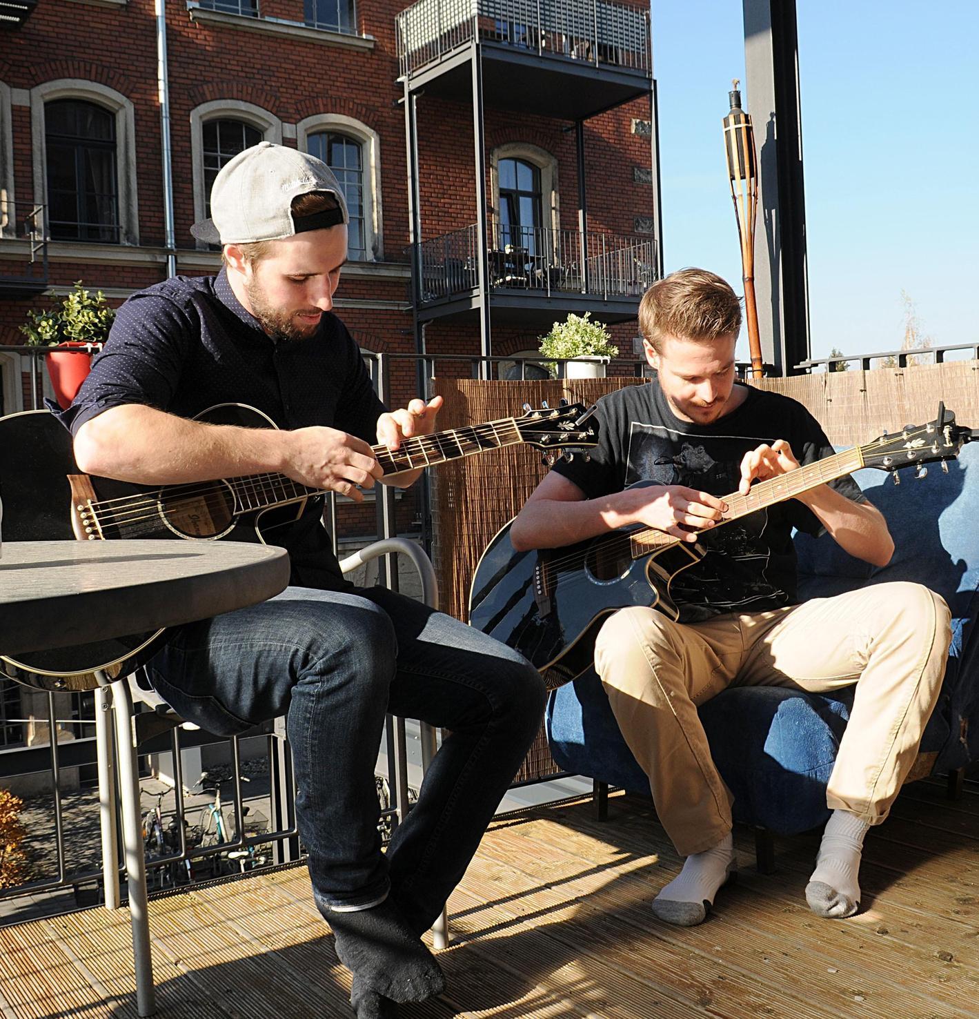 Auf Dem Balkon Mit Dem Mitbewohner Jammen Erlangen Nordbayern De