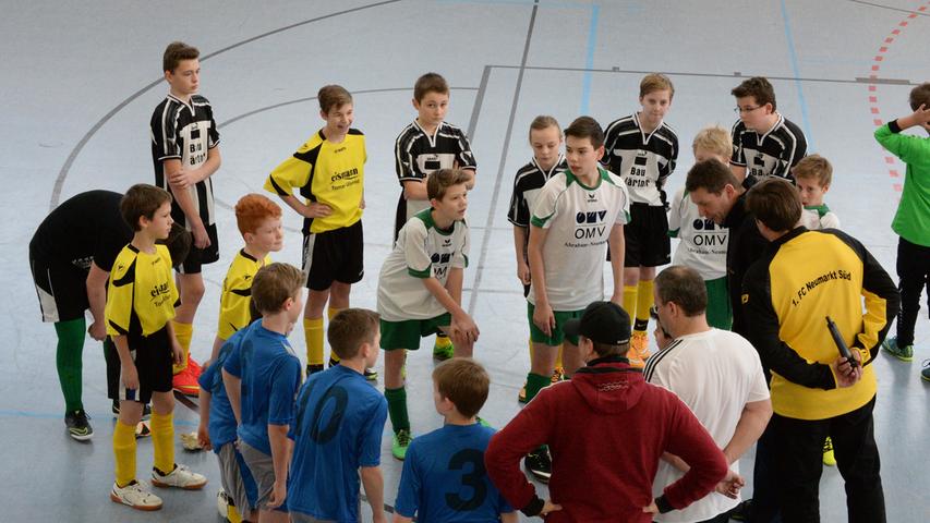 NEUMARKT — Der TSV Wolfstein hat das Hallenturnier des FC Neu­markt Süd gewonnen.  Die Platzierungen:  1.Platz TSV Wolfstein, 2. Türkspor Freystadt, 3. FC Sindlbach, 4. SV Höhenberg, 5. FC Holzheim, 6. SV Stauf, 7. 1. FC Neumarkt Süd, 8. FSV Kottingwörth, 9. VfR Moorenbrunn, 10. 1. FC Neumarkt Süd II.