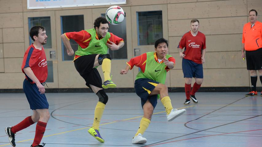 NEUMARKT — Der TSV Wolfstein hat das Hallenturnier des FC Neu­markt Süd gewonnen.  Die Platzierungen:  1.Platz TSV Wolfstein, 2. Türkspor Freystadt, 3. FC Sindlbach, 4. SV Höhenberg, 5. FC Holzheim, 6. SV Stauf, 7. 1. FC Neumarkt Süd, 8. FSV Kottingwörth, 9. VfR Moorenbrunn, 10. 1. FC Neumarkt Süd II.