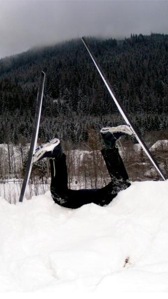 Dieses Bild hat den Titel "Kurve knapp verpasst" und entstand am 22.Januar 2007 in Hinterthal, Österreich.
 In unserem Voting schaffte es ebenfalls dieses schöne Foto auf den 12. Platz mit einer Durchschnittsnote von 4,7.