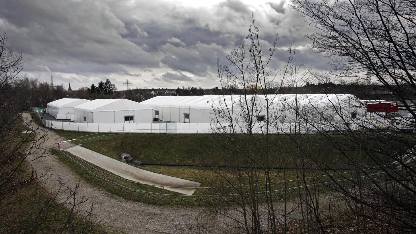 Zelthallen in Gebersdorf bereit für Flüchtlinge