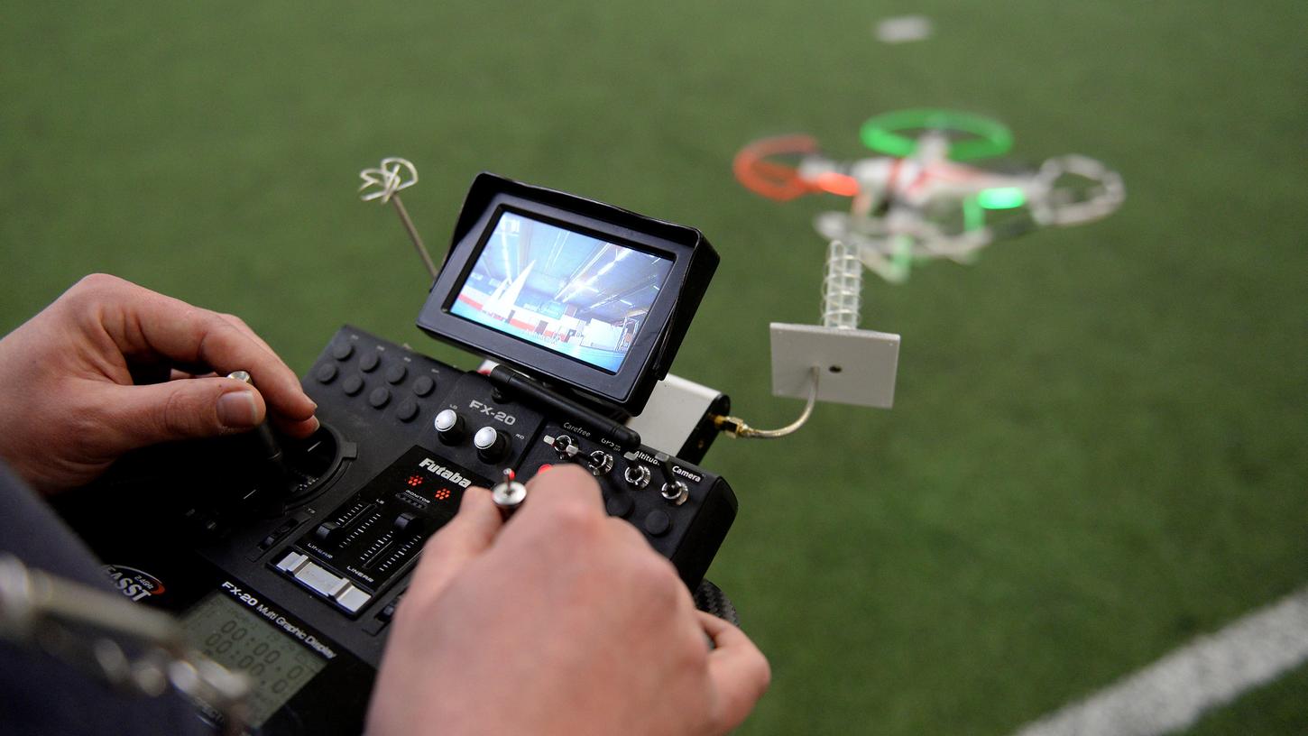Auf friedlicher Mission: Quadrocopter-Wettkampf in Fürth Auf friedlicher Mission: Quadrocopter-Wettkampf in Fürth