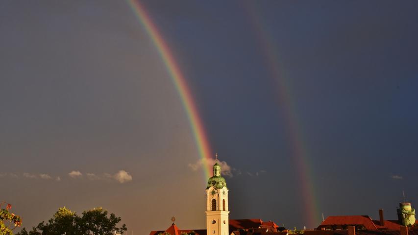Jetzt ist das Rätsel gelöst, am Ende des Regenbogens findet man: St. Heinrich in der Fürther Südstadt.