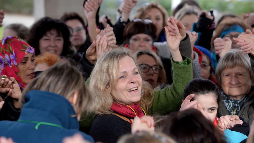 Tanzen, trillern und trommeln: One Billion Rising in Fürth