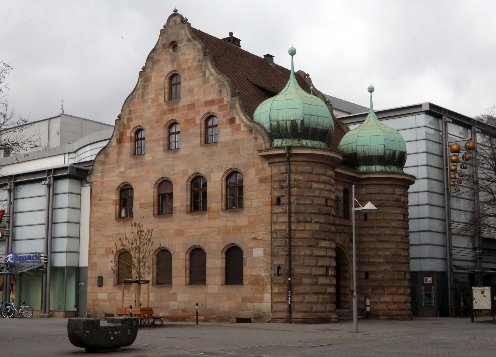 Architektonisch ist das Einkaufszentrum City-Point, das jetzt dort steht, weit weniger reizvoll als das imposante Apollo-Theater.