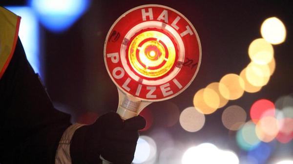 Extrem selten. 2016 musste nur in elf Fällen in Bayern ein Bußgeld bezahlt werden - und das war sogar der höchste Wert der vergangenen Jahre. 2013 und 2015 wurde nur jeweils viermal ein Bußgeld verhängt.