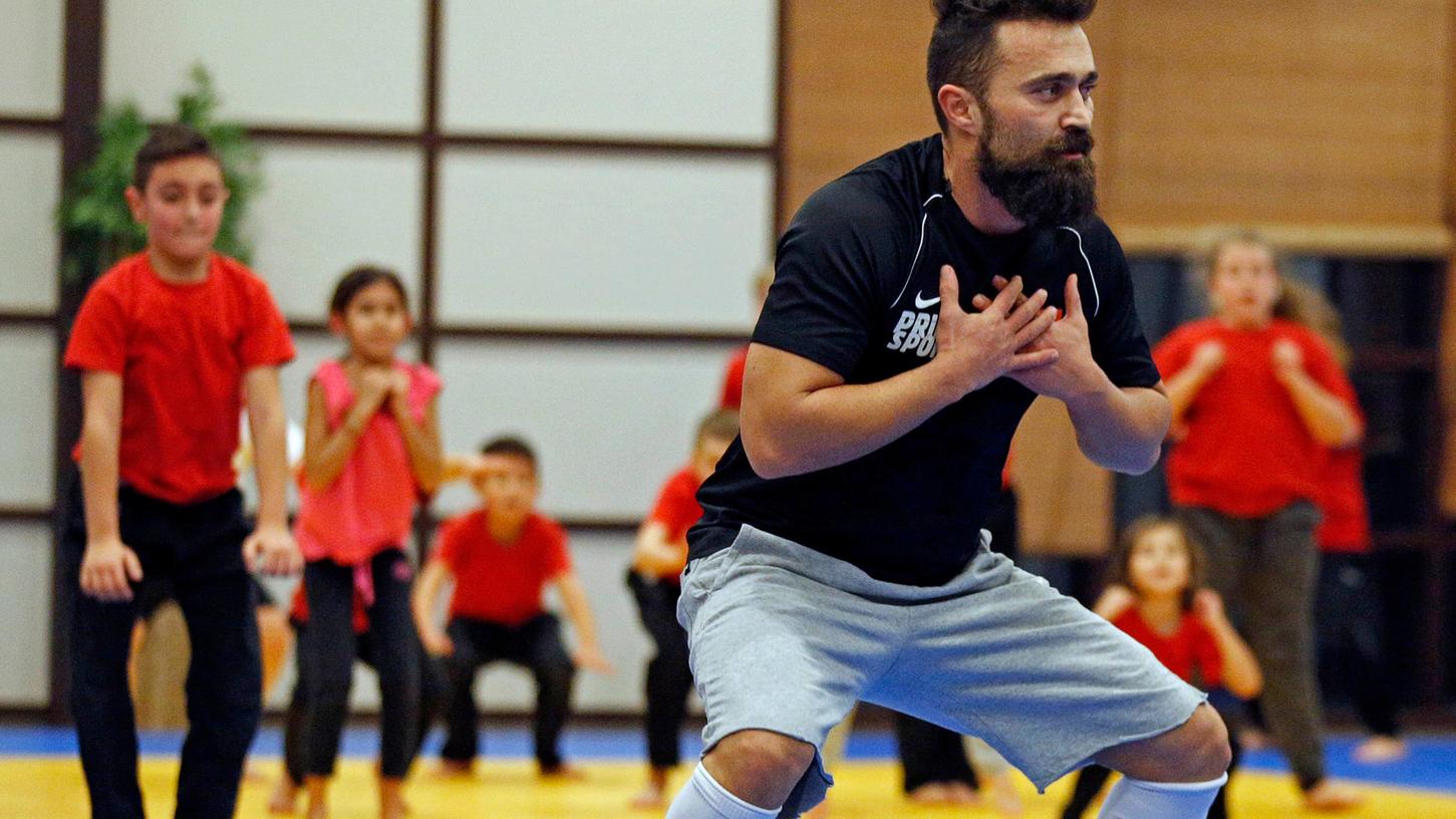 Ünsal Arik treibt die ASV-Kickboxer an ihre Grenzen Ünsal Arik treibt die ASV-Kickboxer an ihre Grenzen